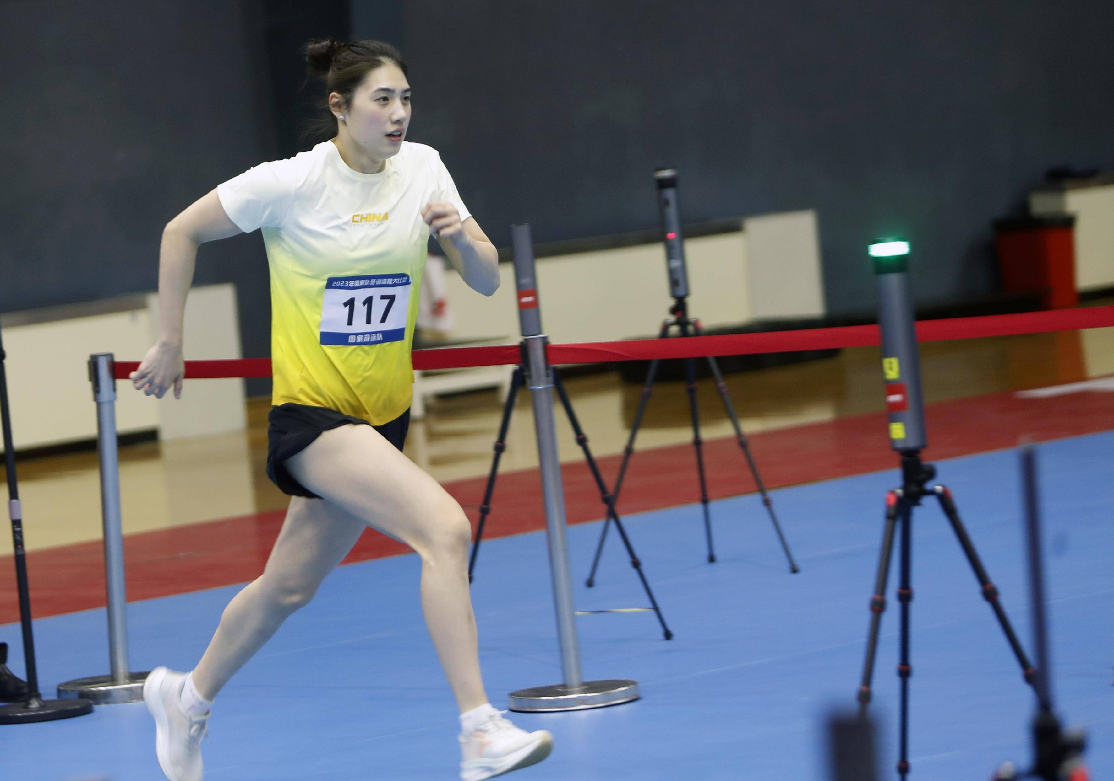 雷火电竞主播-运动员在比赛中完美演绎了自己的技艺和风采