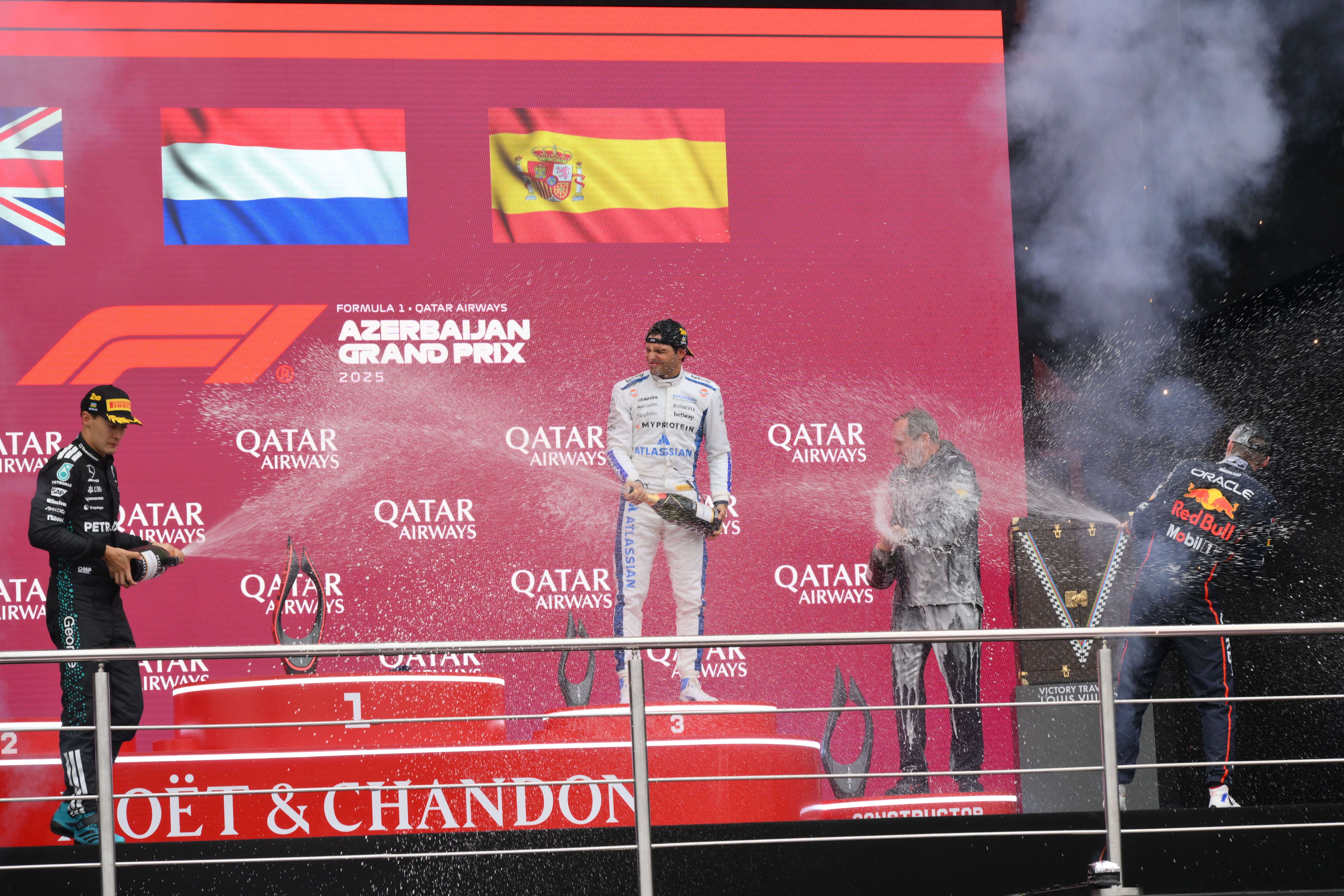 包含索伯车队翻盘红牛二队，拉塞尔点燃赛场的词条