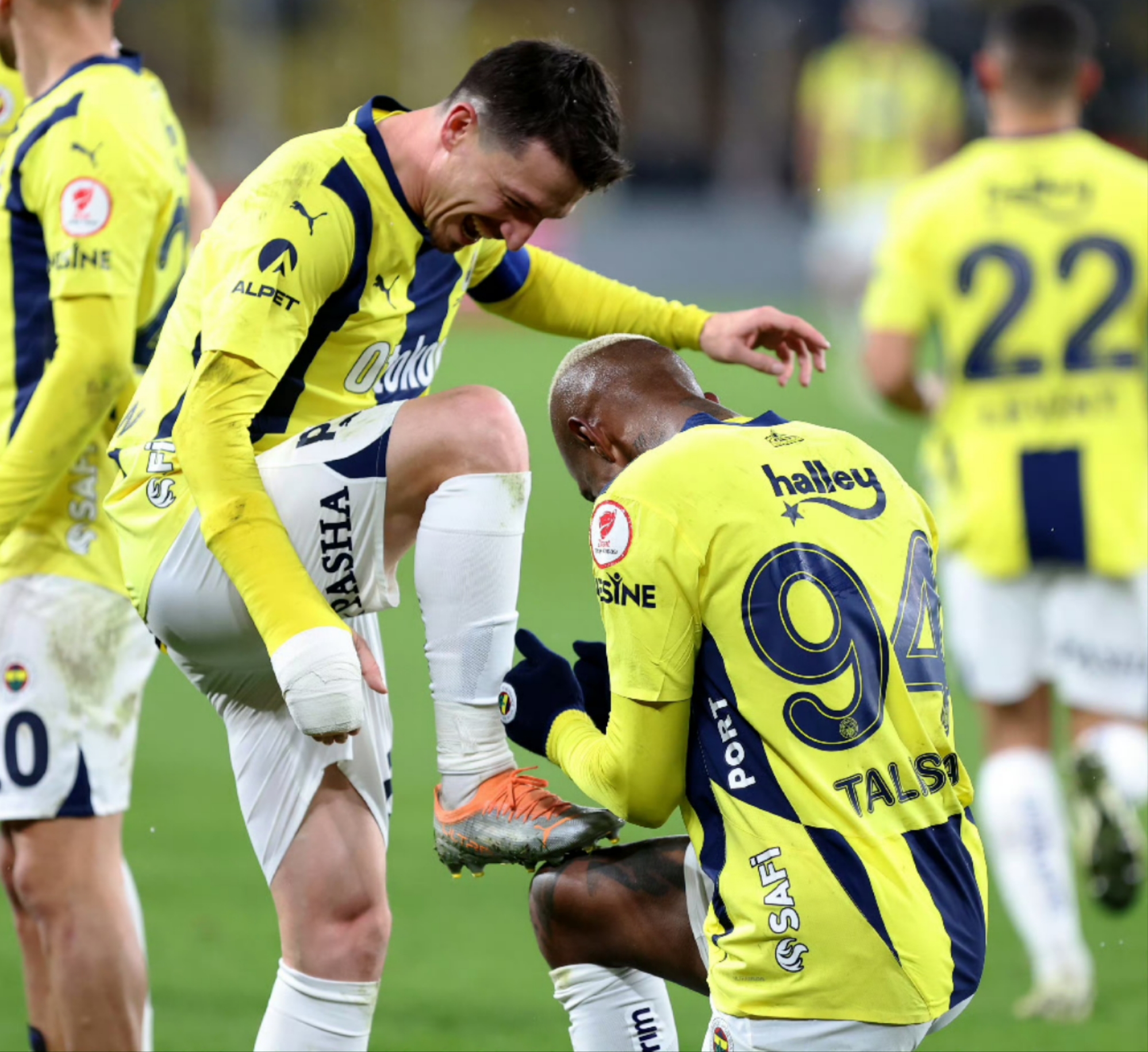 切尔西逆转希腊，萨内扛起全队