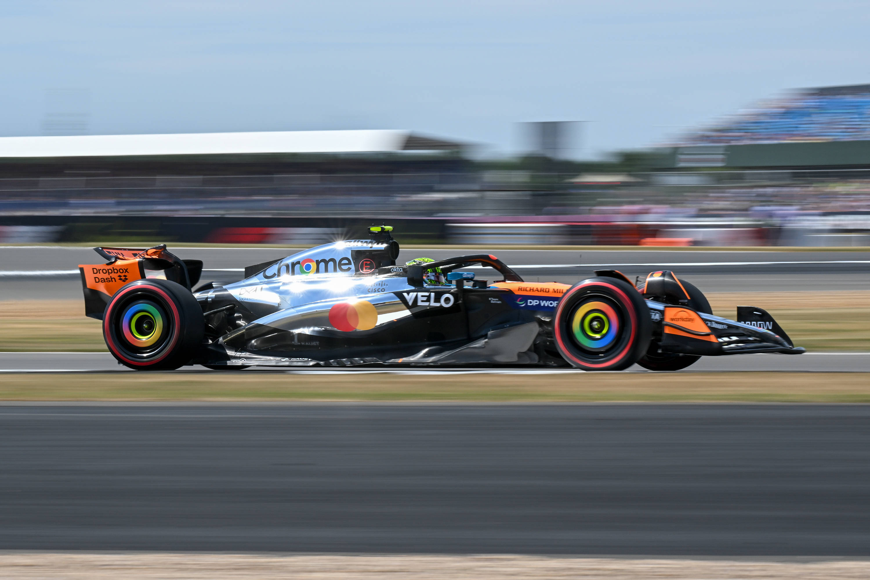 梅赛德斯力克阿斯顿马丁，皮亚斯特里刷新纪录