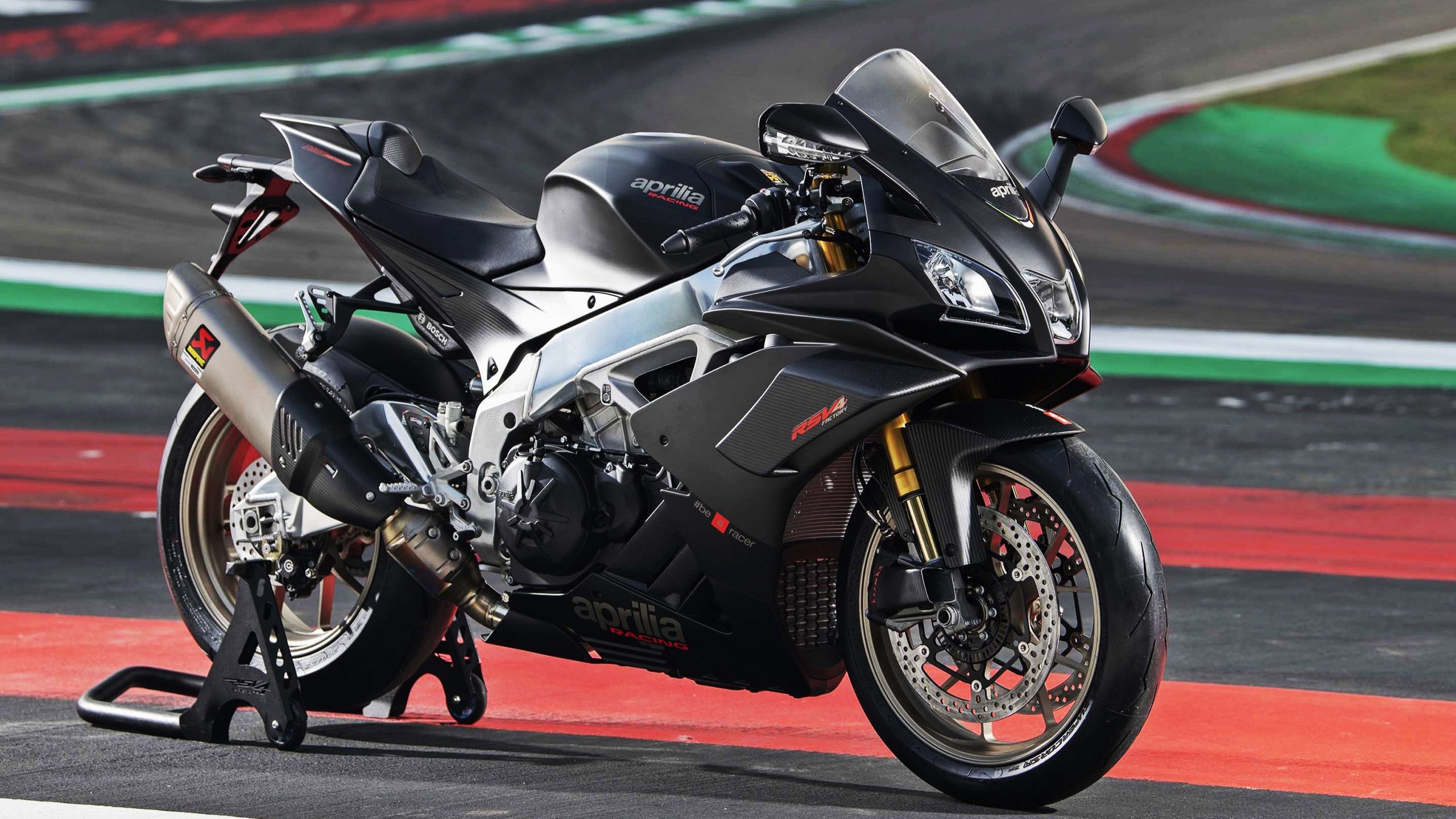 雷火电竞网址-跨界核心，从老特拉福德到枫叶球场，拉什福德如何重新定义攻防转换